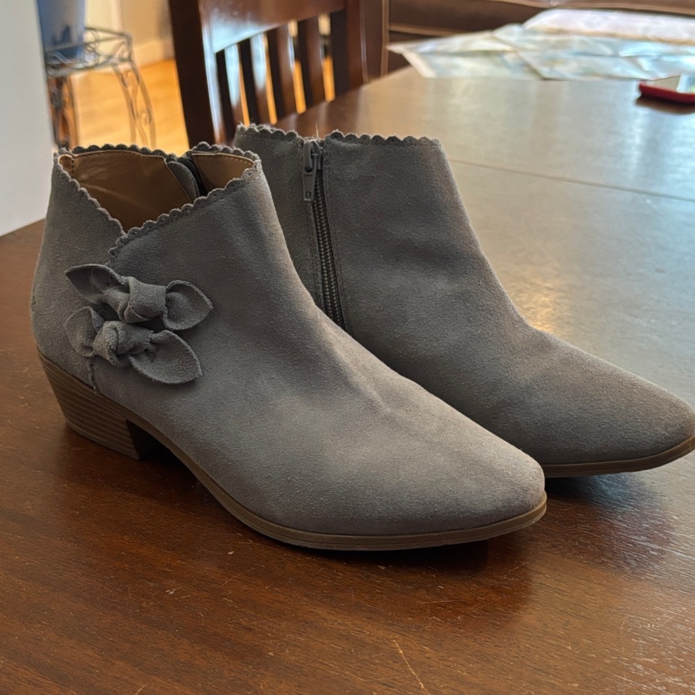 Jack Rogers Gray Ankle‎ Boots with Bow Detail